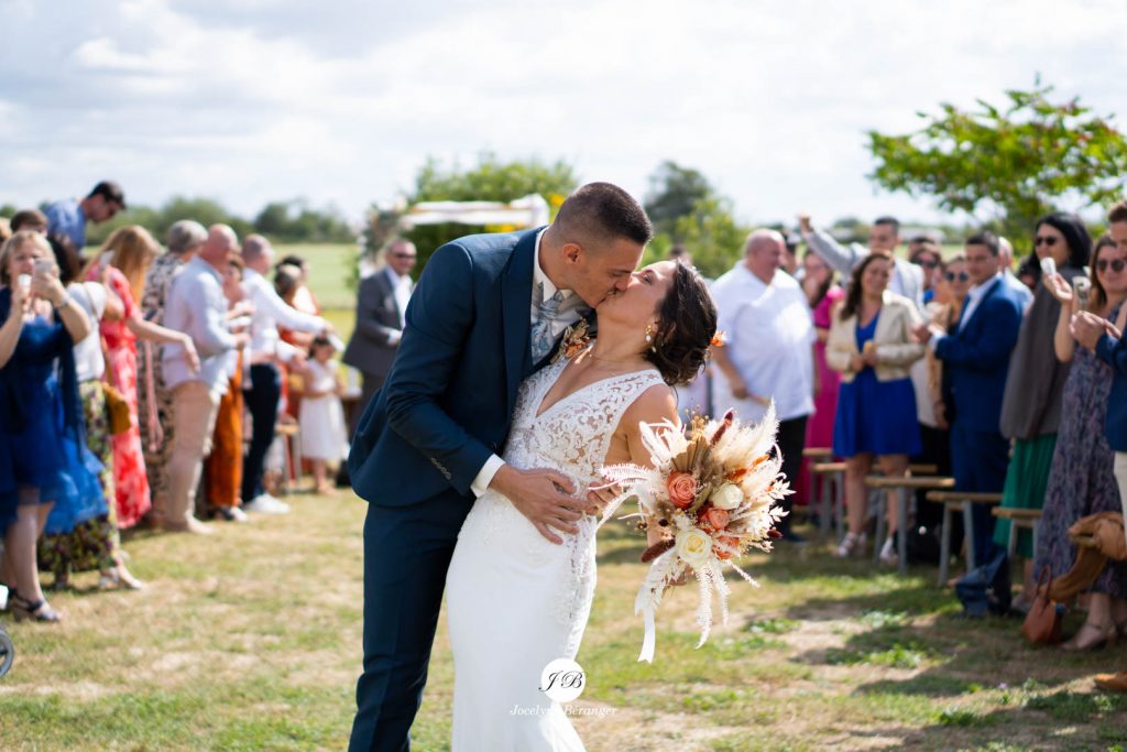 Mariage de Coralie et Corentin au Domaine de La Roulière à Chanzeaux