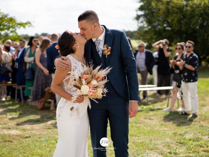Mariage de Coralie et Corentin au Domaine de La Roulière à Chanzeaux